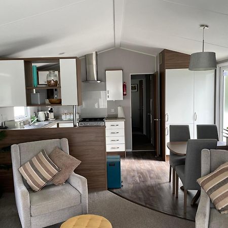 6 Berth Comfy Homely Caravan, Dog Friendly Belton with Browston Экстерьер фото