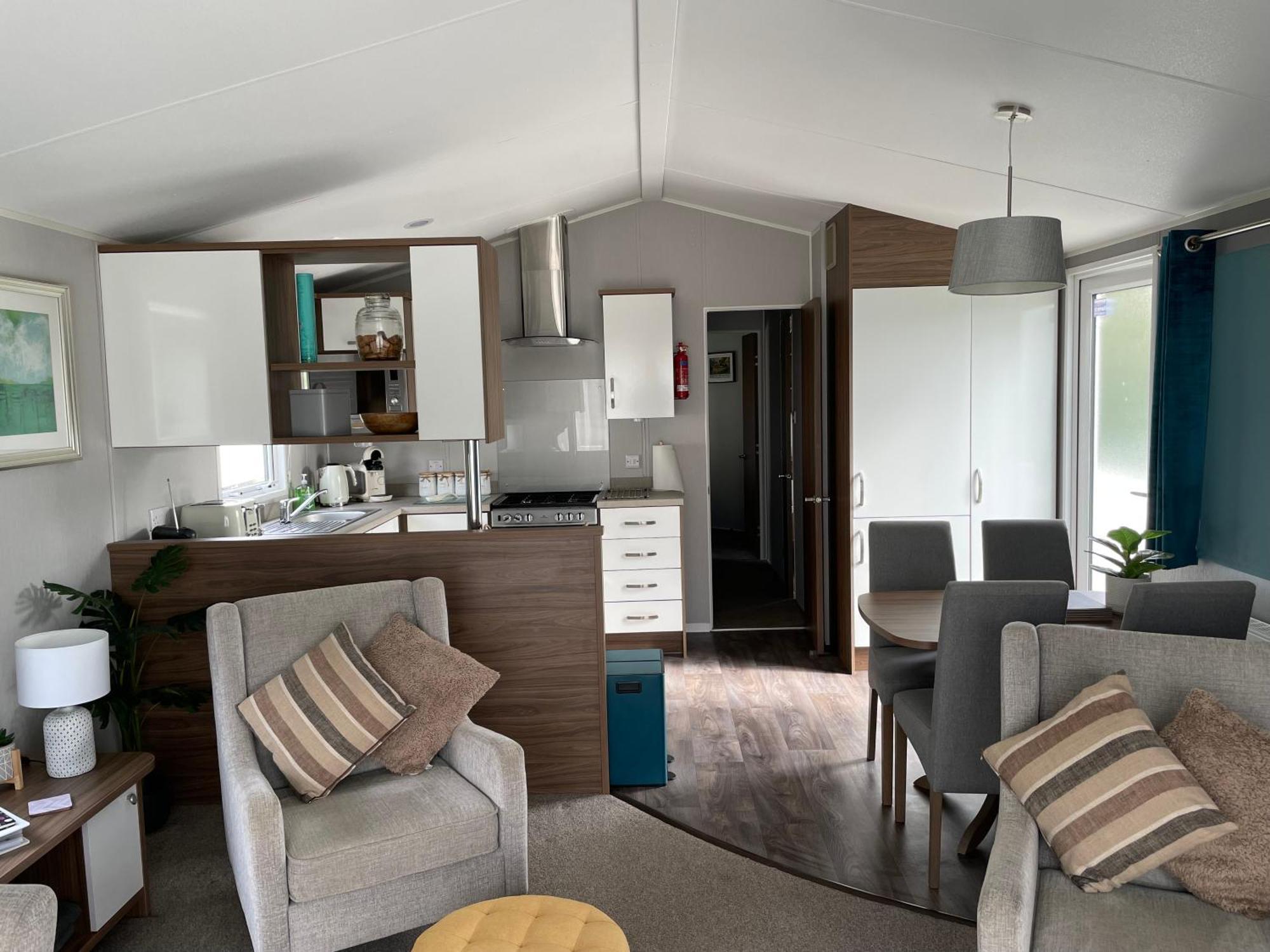 6 Berth Comfy Homely Caravan, Dog Friendly Belton with Browston Экстерьер фото
