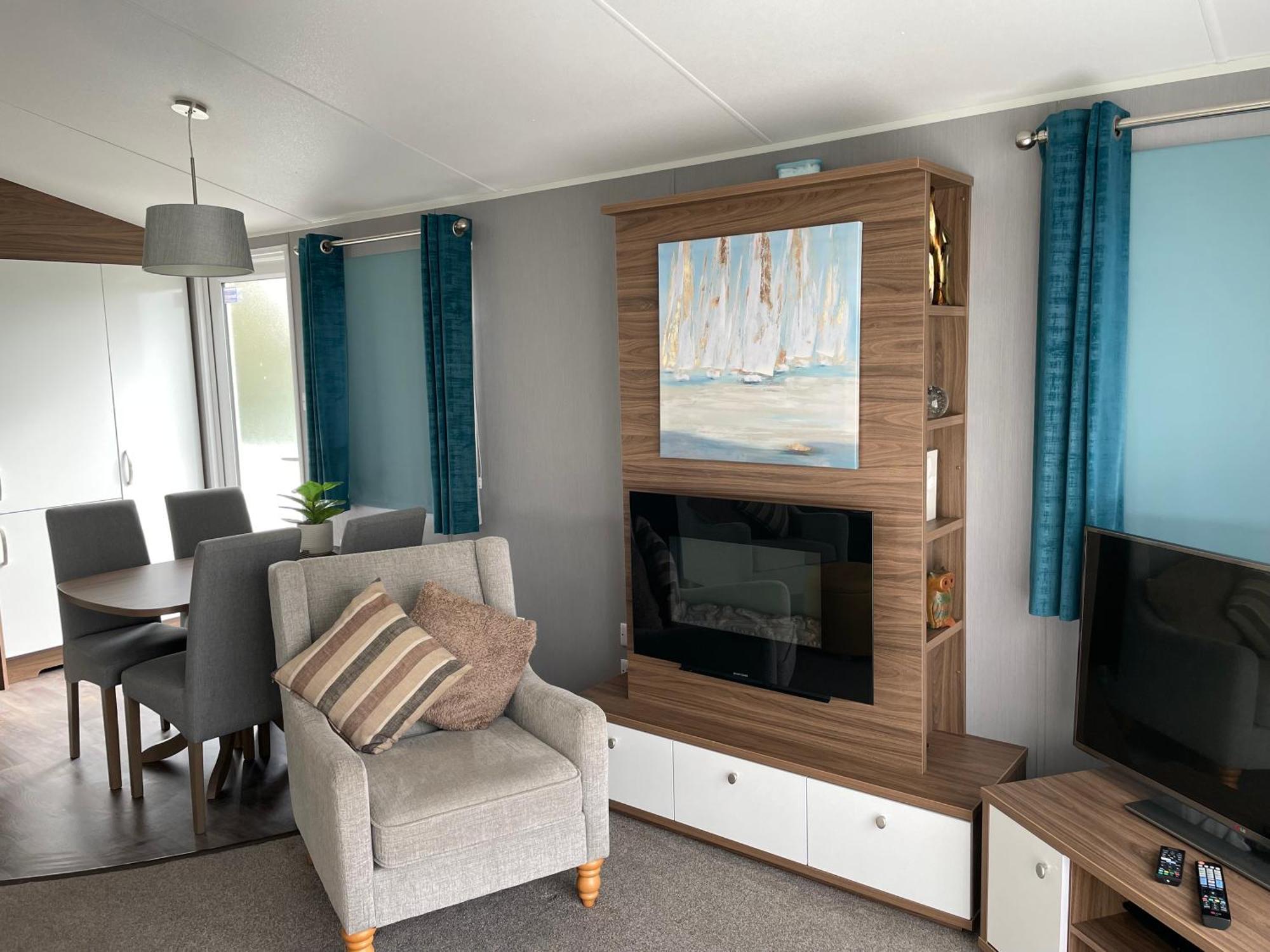 6 Berth Comfy Homely Caravan, Dog Friendly Belton with Browston Экстерьер фото